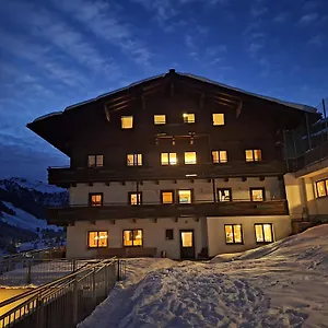 In / Out - Saalbach-Hinterglemm